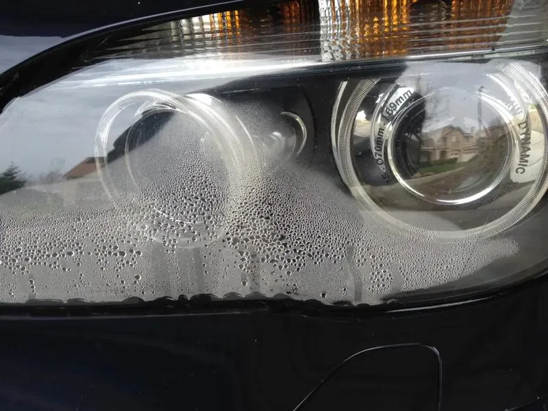 Co zrobić, gdy paruje lampa w samochodzie? Przyczyny i rozwiązania